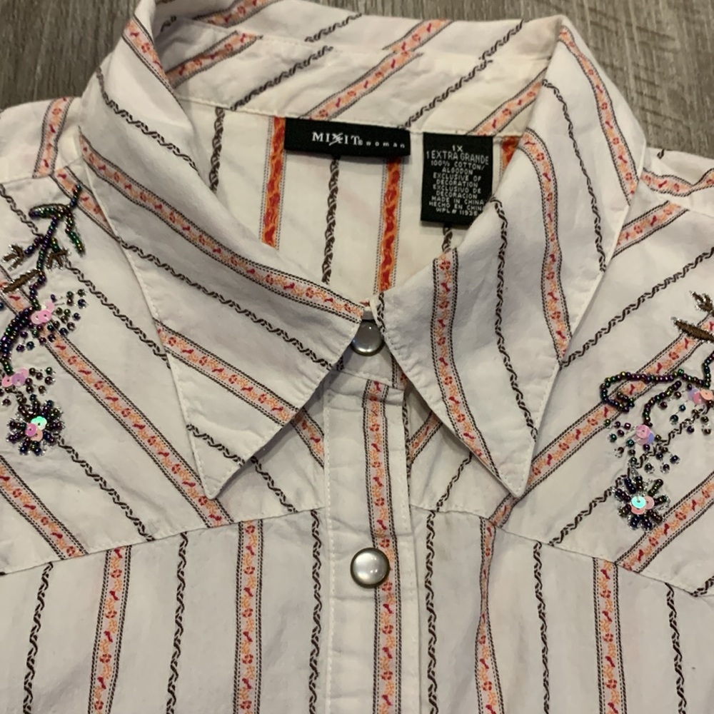 MIXIT 1X Beaded In The Front And Back Pearl Button Down Long Sleeve Lightweight - Picture 4 of 13